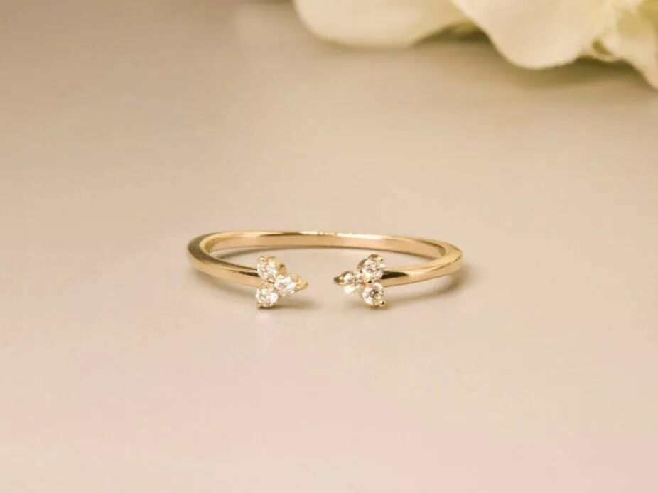 Minimalist Curl Diamond Ring