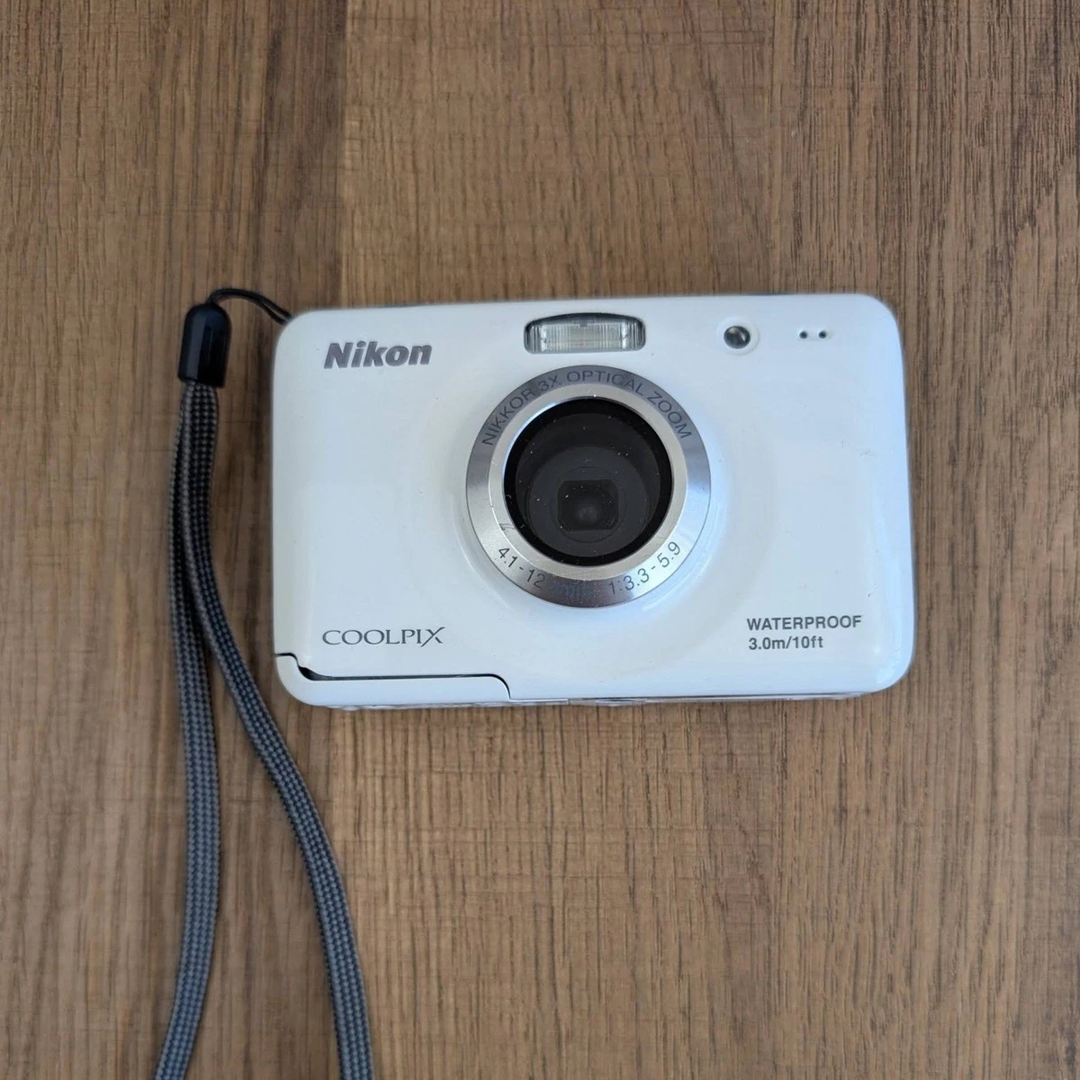 美品Nikon ニコン COOLPIX S30 水中カメラ ホワイト Preços baixos em Câmeras digitais Nikon COOLPIX Debaixo D 'água