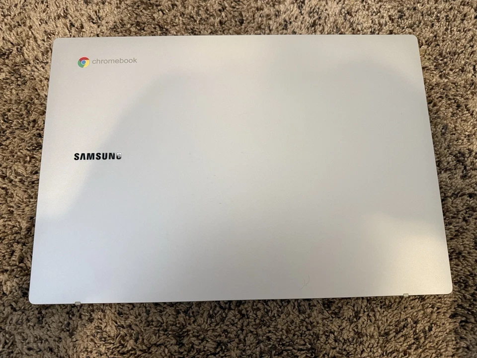 Samsung Galaxy Chromebook Go 14" 32 GB Wifi/Celular Plateado Desbloqueado Todos los Portadores Foto 3 de 4