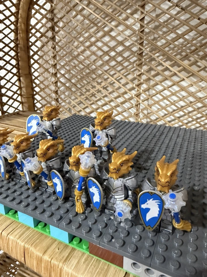 Dragonborn paladin lego CMF 71047 - Image 2 of 4