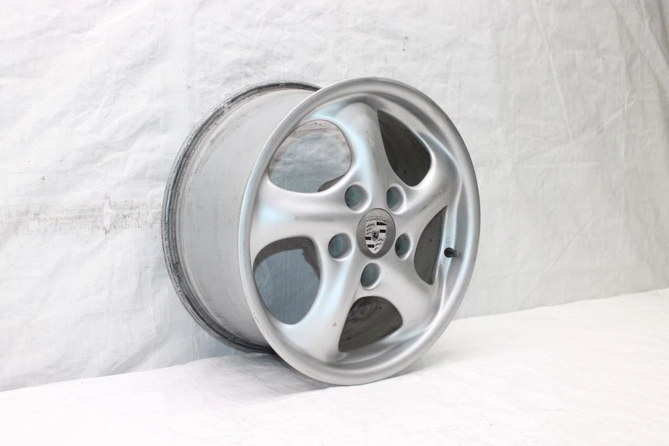 2002 PORSCHE BOXSTER 986 CONV #401 REAR 17x8.5 WHEEL RIM 5 SPOKE /b - Image 2 of 4