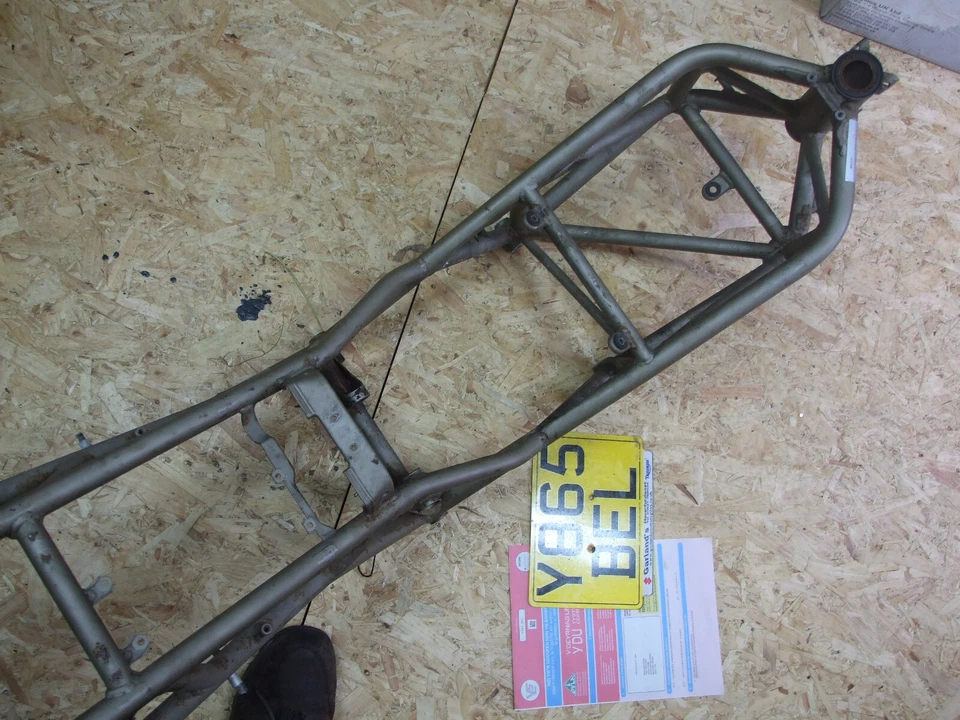 Ducati ST2 944 frame with V5c logbook 2001 Y865BEL 16,125 miles HPI clear - Imagem 2 de 4