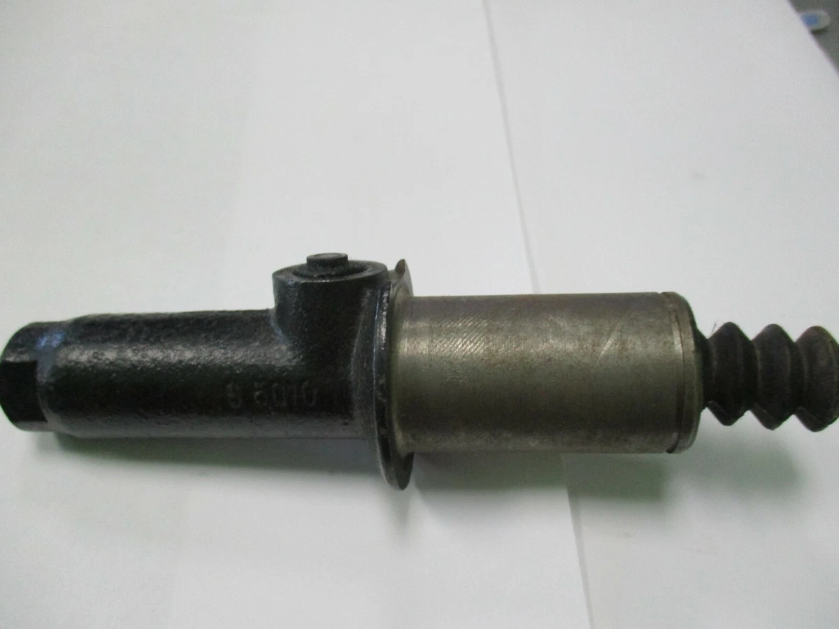 Mercedes Benz 108,109 clutch master cylinder 0002957806 Kupplungs 