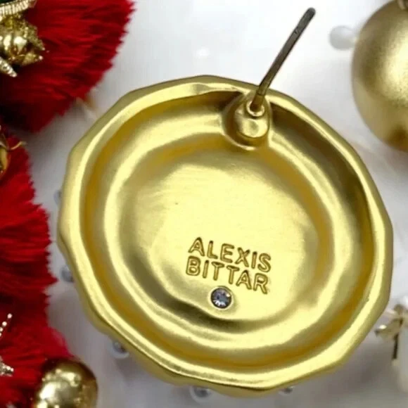 Tachuelas grandes redondas incrustadas con perlas Alexis Bitta. Venta al por menor $168 Foto 4 de 4