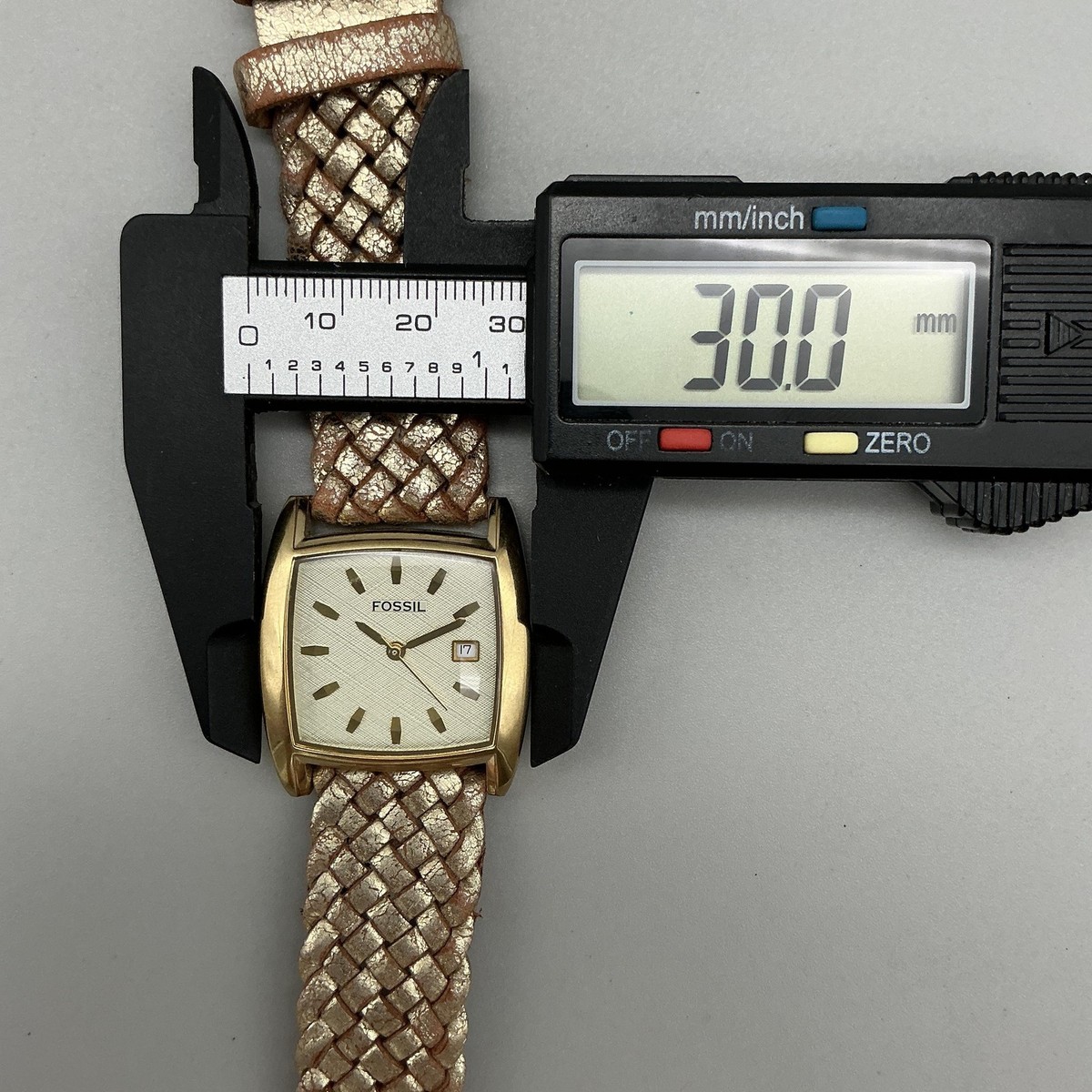 Fossil Womens Watch 30mm Gold Tone Date JR-8840 Braided  display picture 2