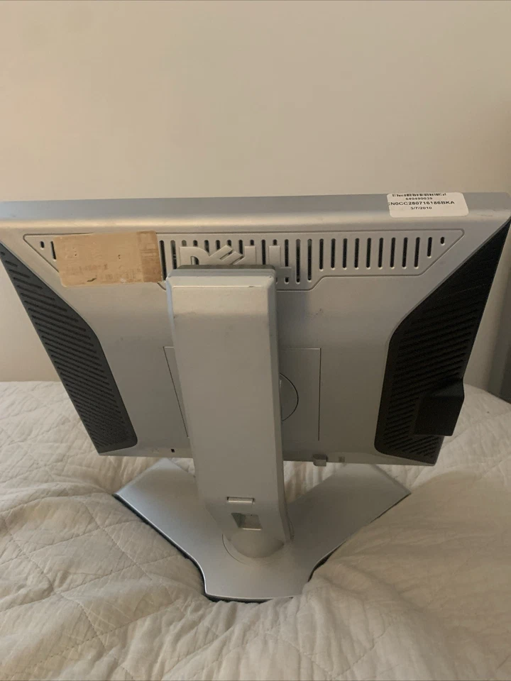 Dell 19-inch LCD Monitor 2010 Works Well - Image 4 of 4