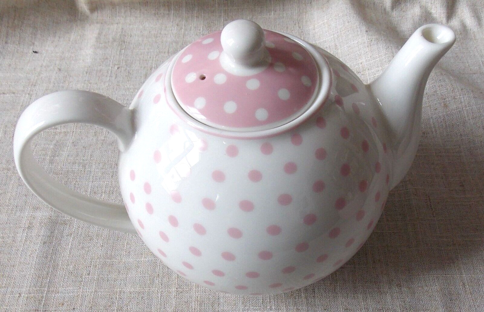 Théière Isabelle Rose blanche à pois roses en porcelaine 1L