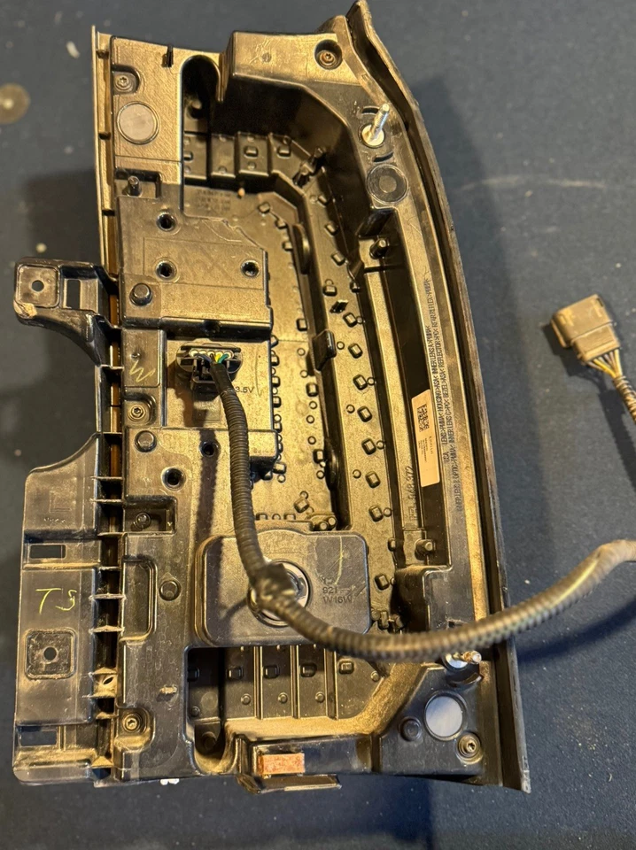 GMC Yukon Denali 2015-2018 2019 2020 pasajero derecha derecha LED luz trasera OEM 1887 Foto 2 de 3