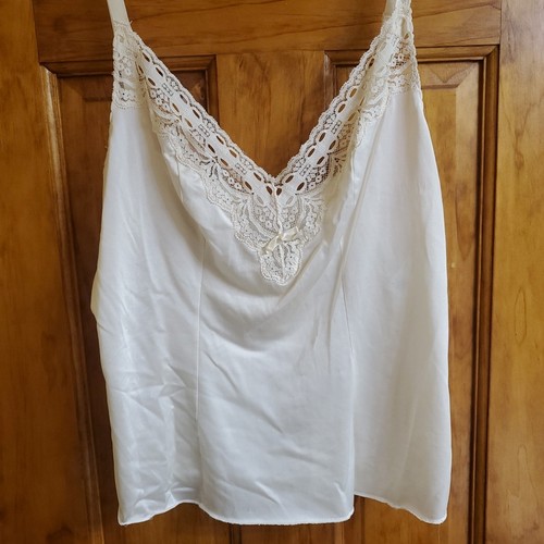 Vtg Olga Ivory Camisole Lace Trim Adjustable Satin Straps Womens Size 34 USA