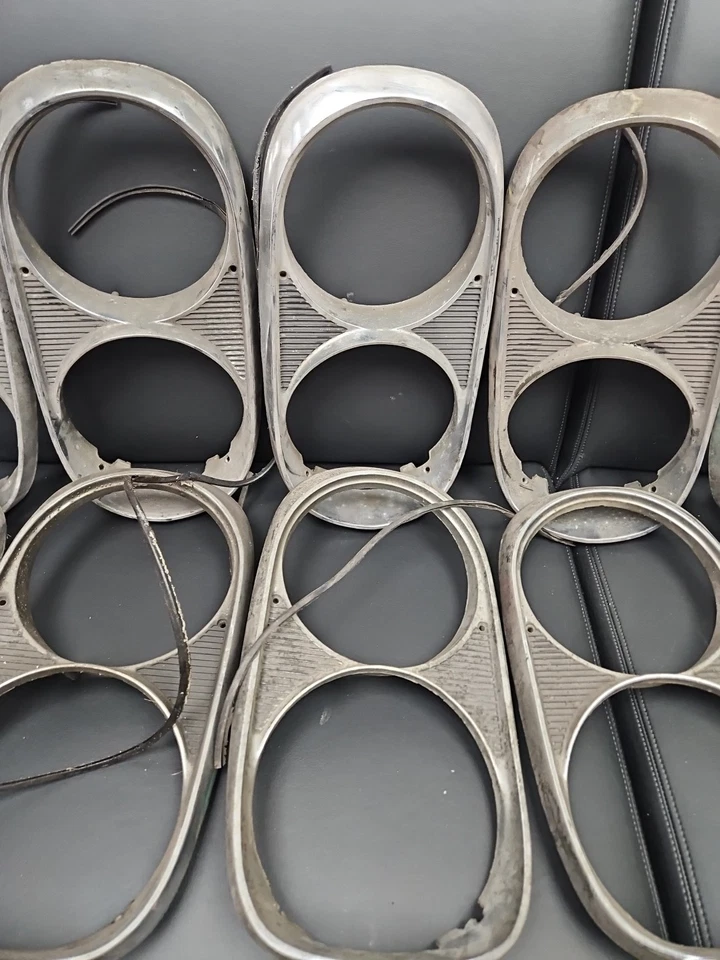 Lote 65 PONTIAC GTO USADO DE FÁBRICA OEM BISEL DE FAROS DERECHO O DERECHO 5956811 Foto 4 de 4