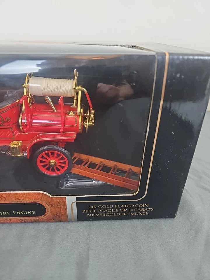Camión de bomberos Ford Modelo T 1914 Signature Series enchapado en 24 k y madera real 1/18 NUEVO Foto 4 de 4