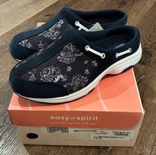 New in Box Easy Spirit Travelport 117 Slip on Clog Shoes. 7 1/2. Blue floral