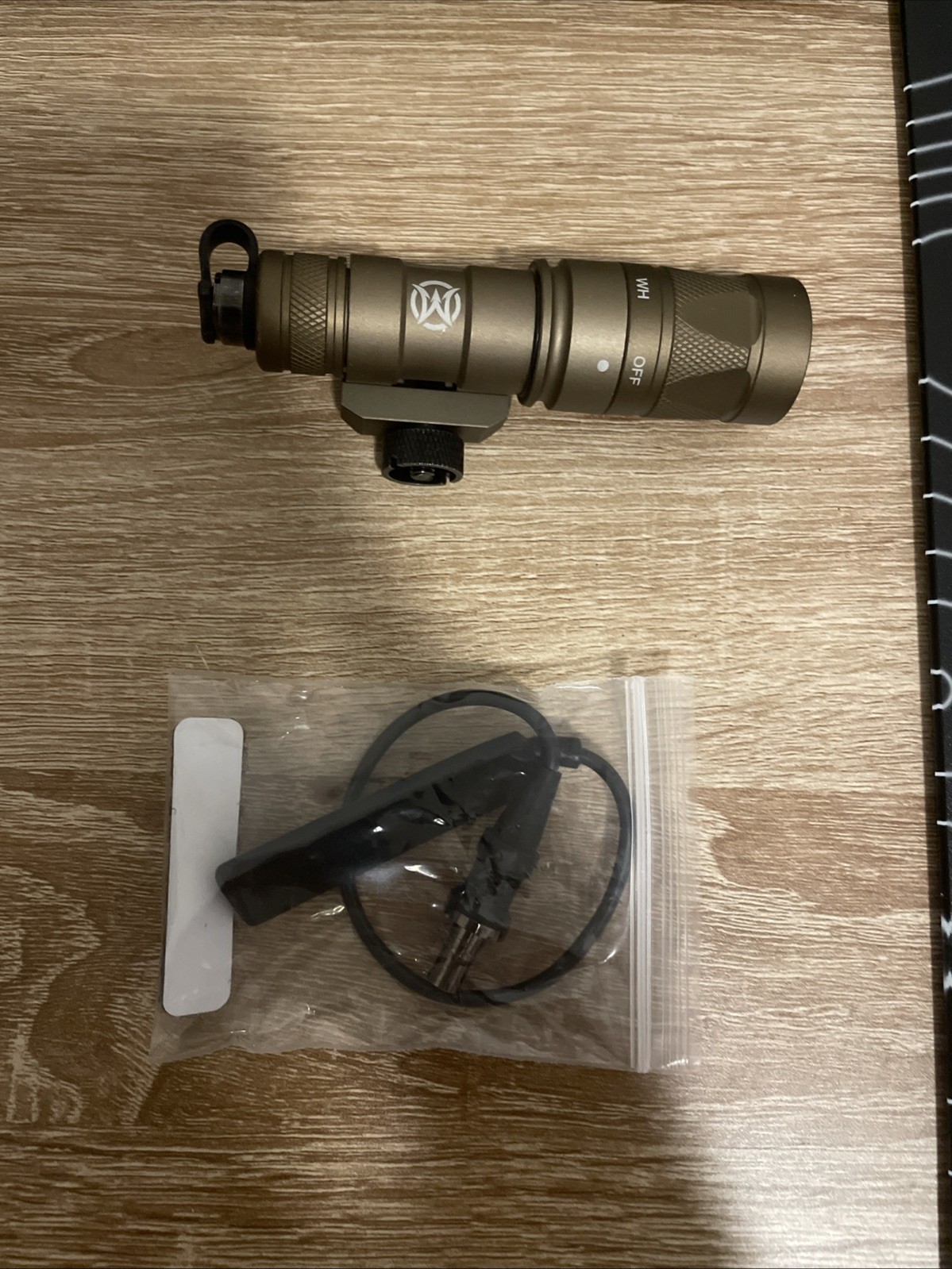 Lampe M300W Mini Scout Light WADSN tactique DE tan pour rail Airsoft