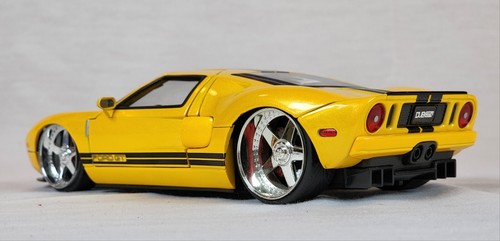 Jada 1:24 Scale Diecast 2005 Ford GT, Yellow #90225 - Picture 16 of 16