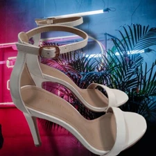 Dream Pairs Slim 4" Heel Shoes Women's Size 7, with Ankle Strap Buckle - Karrie