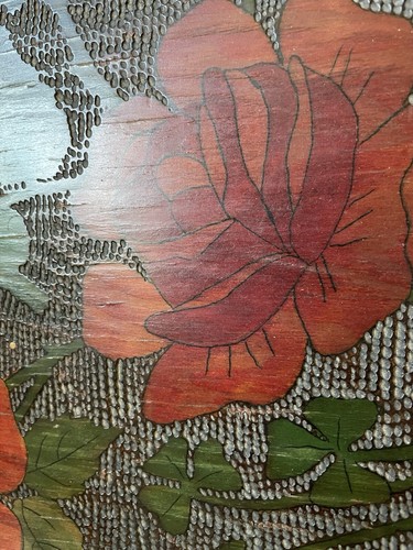 Vintage handgefertigtes Serviertablett aus Holz bemalt & geschnitzt Blumen mit Messinggriffen - Bild 4 von 9