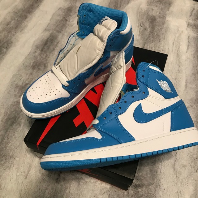 white and powder blue jordan 1