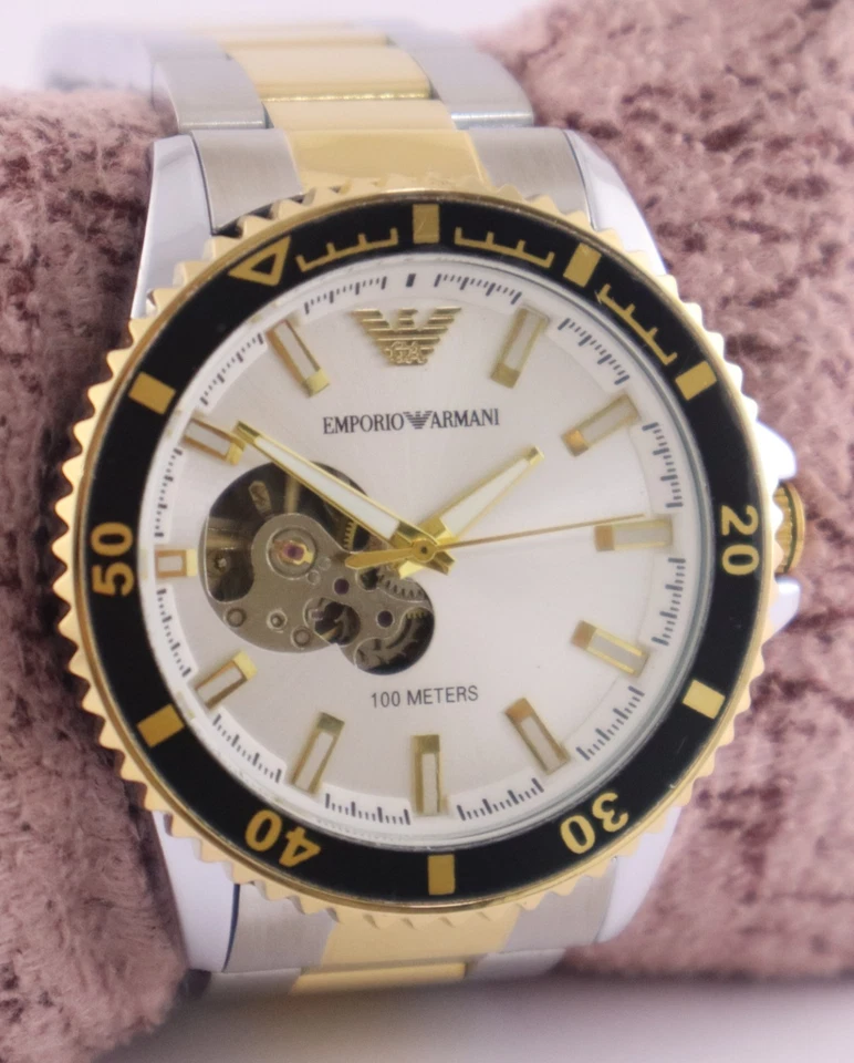 Reloj pulsera de lujo Armani automático con bisel giratorio esfera plateada para hombre correa de acero Foto 3 de 4