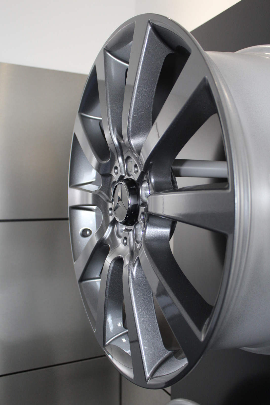 Genuine MercedesBenz AMG Gloss Black Alloy Wheel Centre Caps X4