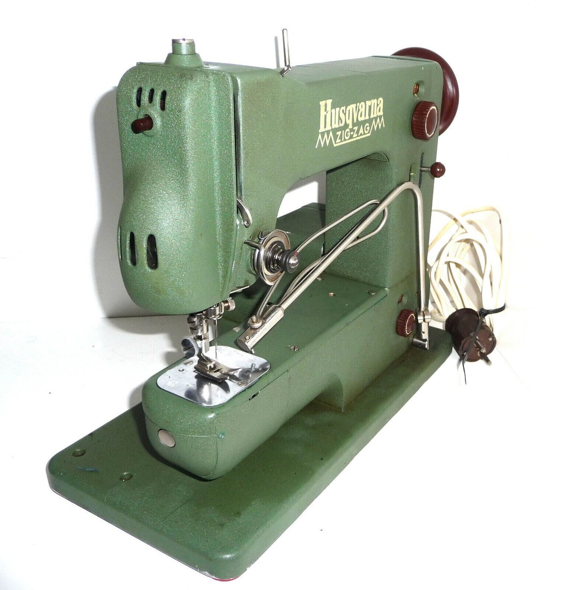 Antique Husqvarna ZIG-ZAG sewing machine VIKING first free arm Antique Husqvarna ZIG-ZAG sewing machine VIKING first free arm