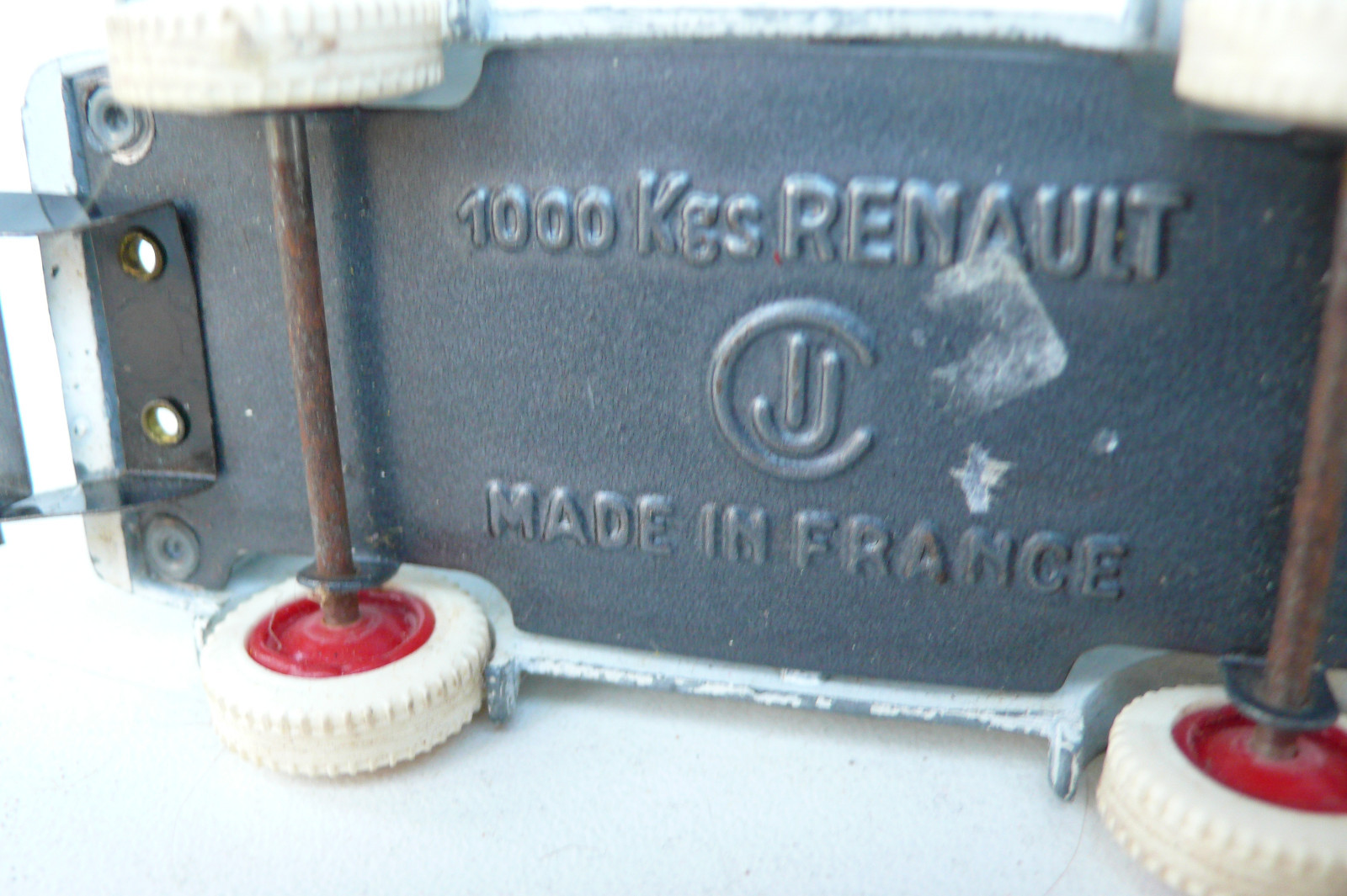CIJ Renault Ambulance 1000 Kg - Jeu De Société, Référence 3/69, Avec Boîte D'origine, Occasion