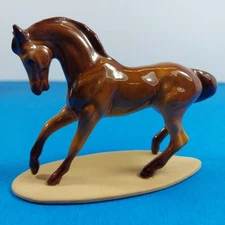 Hagen Renaker Thoroughbred Horse