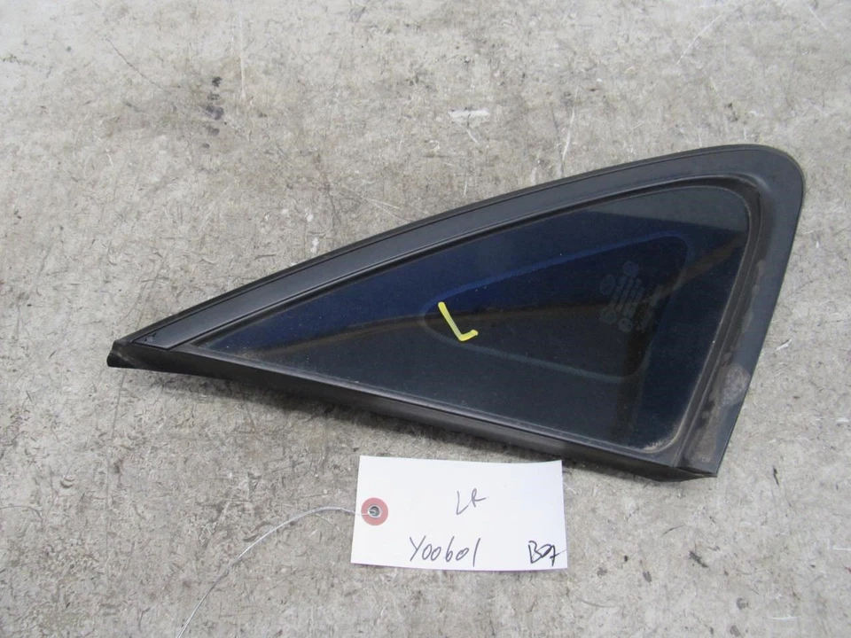 2011 2016 Hyundai Equus left driver side rear quarter panel vent glass window OE - Image 2 of 4
