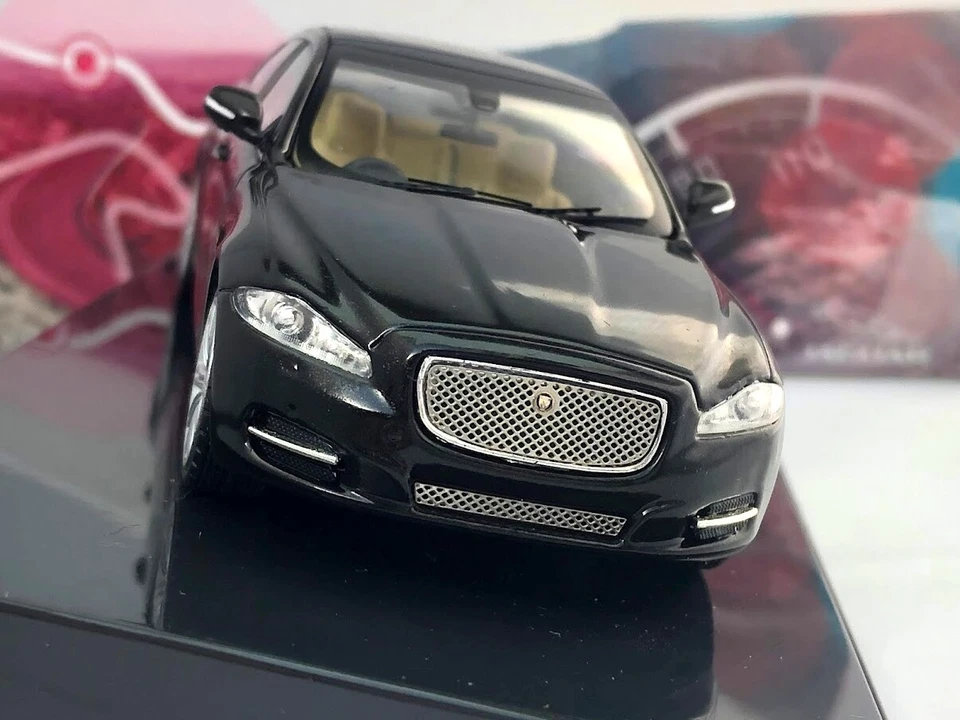Jaguar Xj - Metallic Amethyst Black - 1/43 Modello Auto Diecast Ixo - Immagine 2 di 4