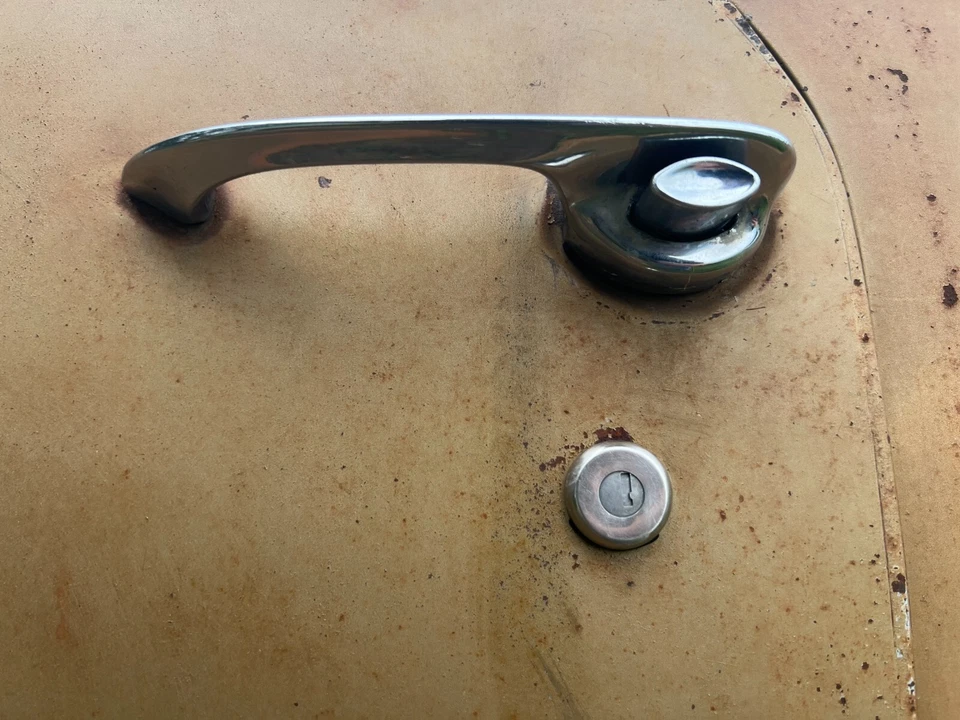 Oldsmobile Toronado 1967 manija de puerta exterior del lado del conductor - delantera izquierda Foto 3 de 3