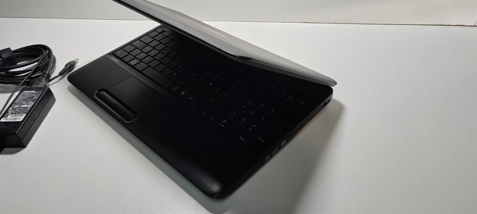 Ordinateur Toshiba SatelliteC650D (15.6") AMD 2,1GHz/SSD240Go/4Go - Photo 4/4