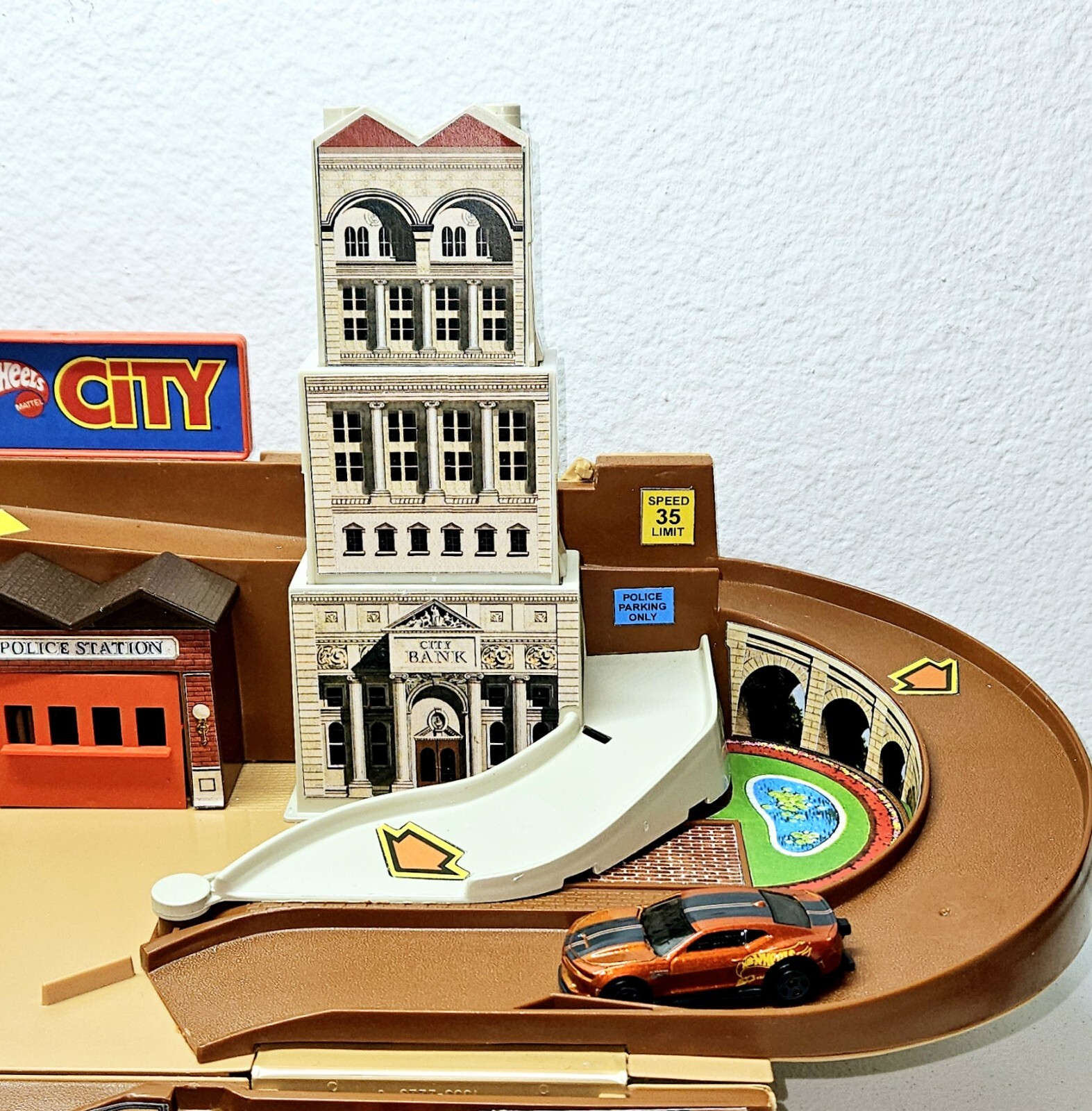 1979 Vintage Hot Wheels Sto N Go CITY Play Set with New Decals/Stickers