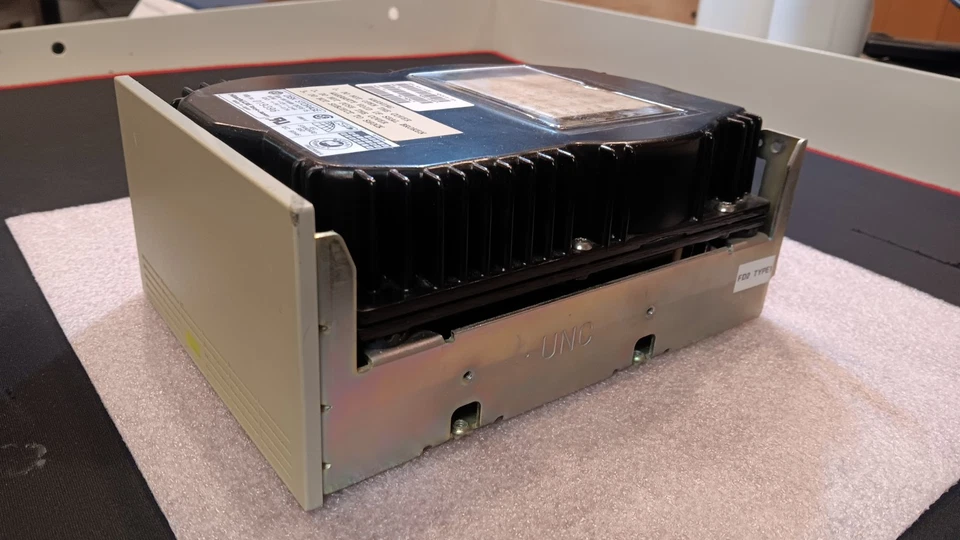 HITACHI DK516-15 1.3GB 5.25" FULL HEIGHT ESDI HARD DRIVE - Image 2 of 4