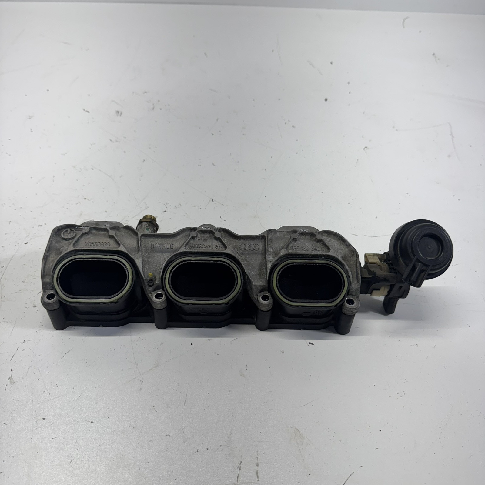 2012-2015 AUDI A6 3.0L C7 FRONT RIGHT ENGINE AIR INTAKE MANIFOLD DIFFUSER OEM