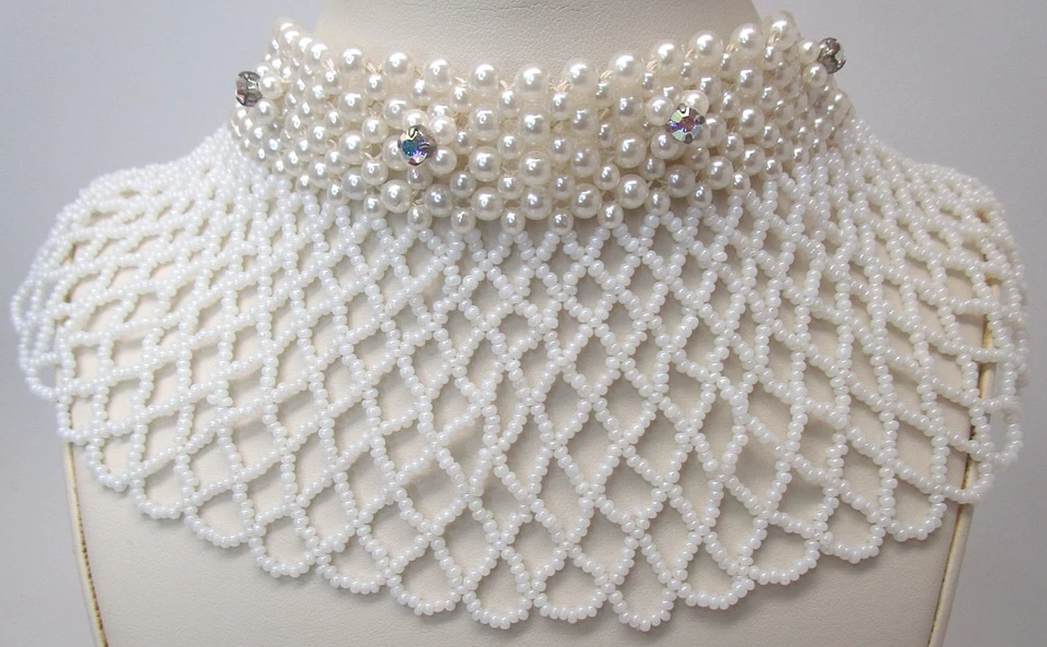 Collar vintage moderno de mediados de siglo con cuentas de vidrio y perlas de imitación de diamantes de imitación COMO NUEVO Foto 2 de 4