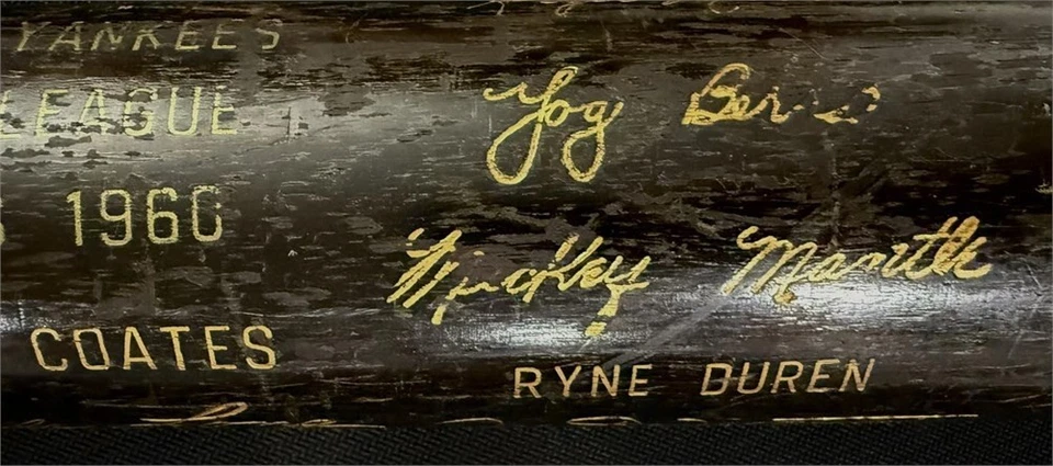 Equipo conmemorativo de los Yankees de Nueva York 1960 Hillerich & Brads - Mantle, Berra, etc. Foto 4 de 4