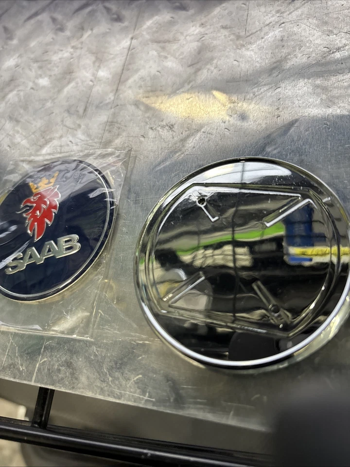 "Insignia con logotipo emblema de rejilla delantera Saab 5"" - Se adapta a los modelos Saab 1993-1995 | Original" Foto 4 de 4