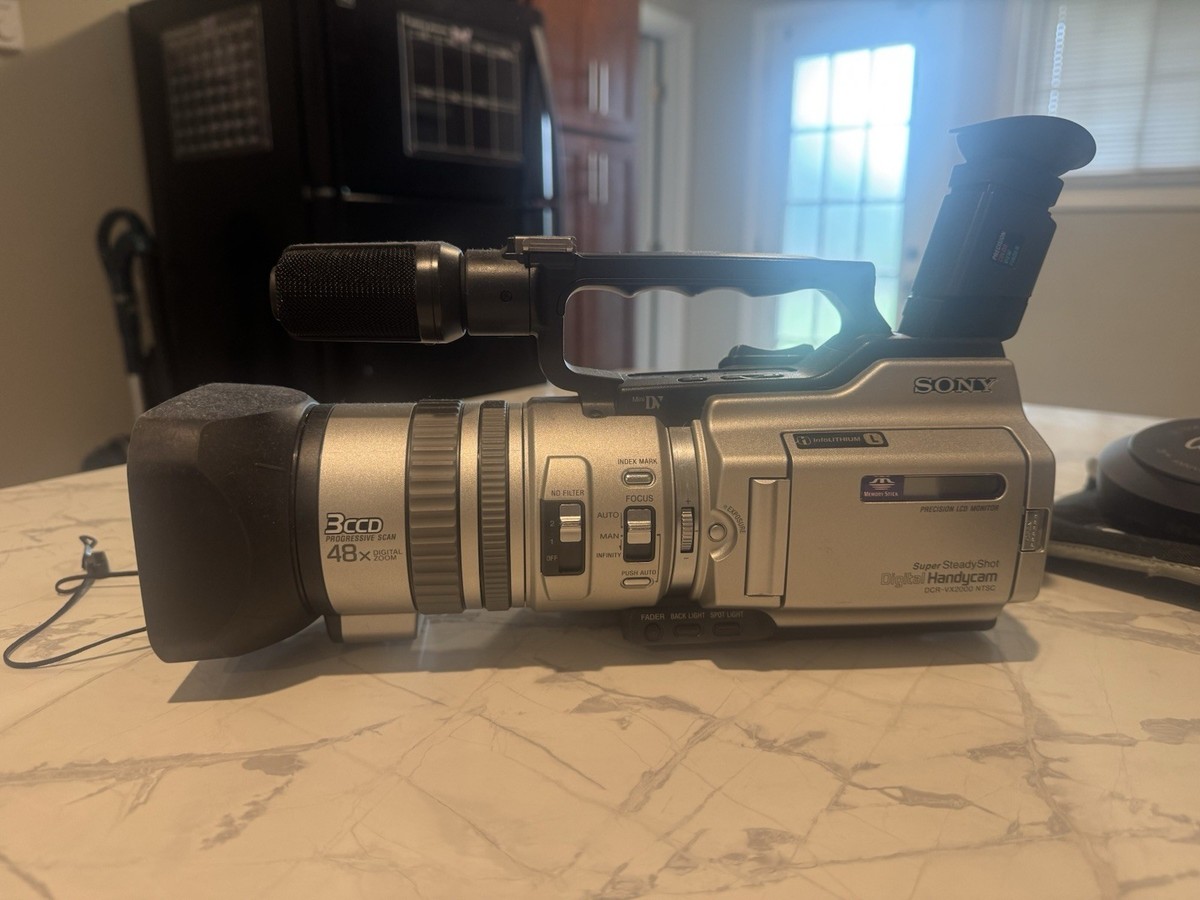 Sony DCR-VX2100 3CCD MiniDV Digital Handycam Video Camcorder W