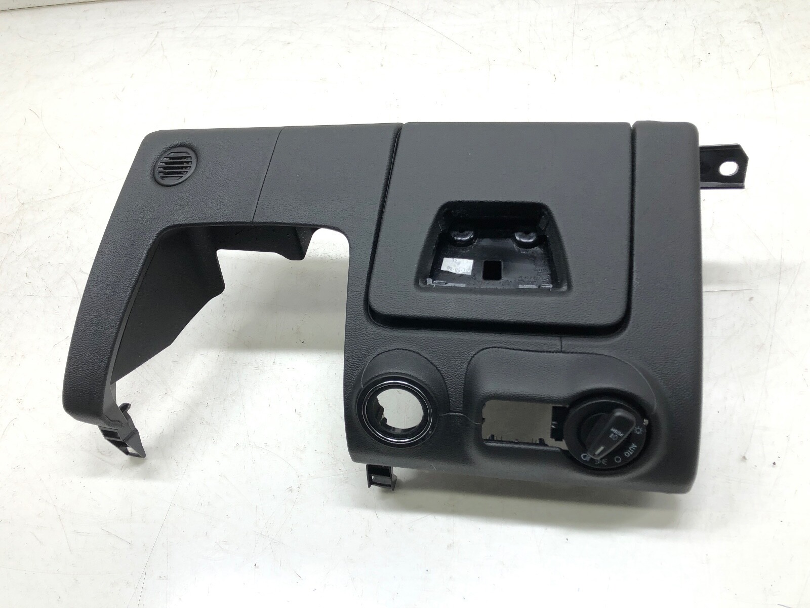 2014-2017 MASERATI GHIBLI S Q4 LEFT DRIVER FRONT DASH LOWER KNEE PANEL OEM.