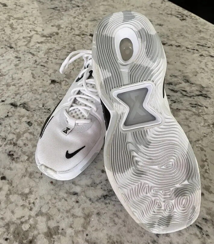 NIKE WOMEN'S BASKETBALL SHOES WHITE WITH BLACK TRIM S… Gem