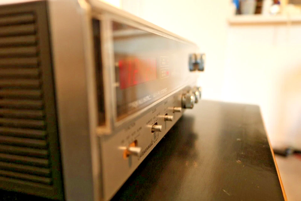 Vintage 1984 Realistic Chronomatic 225 AM FM Clock Stereo Radio Shack 12-1532O - Image 4 of 4