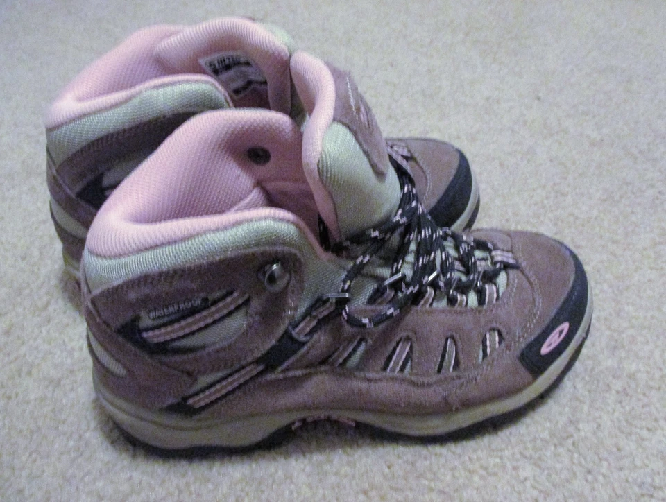 Botas de Senderismo Hi-Tec Bandera Con Cordones Tostadas y Rosa Gamuza Para Mujer Talla 6.5M Foto 2 de 4
