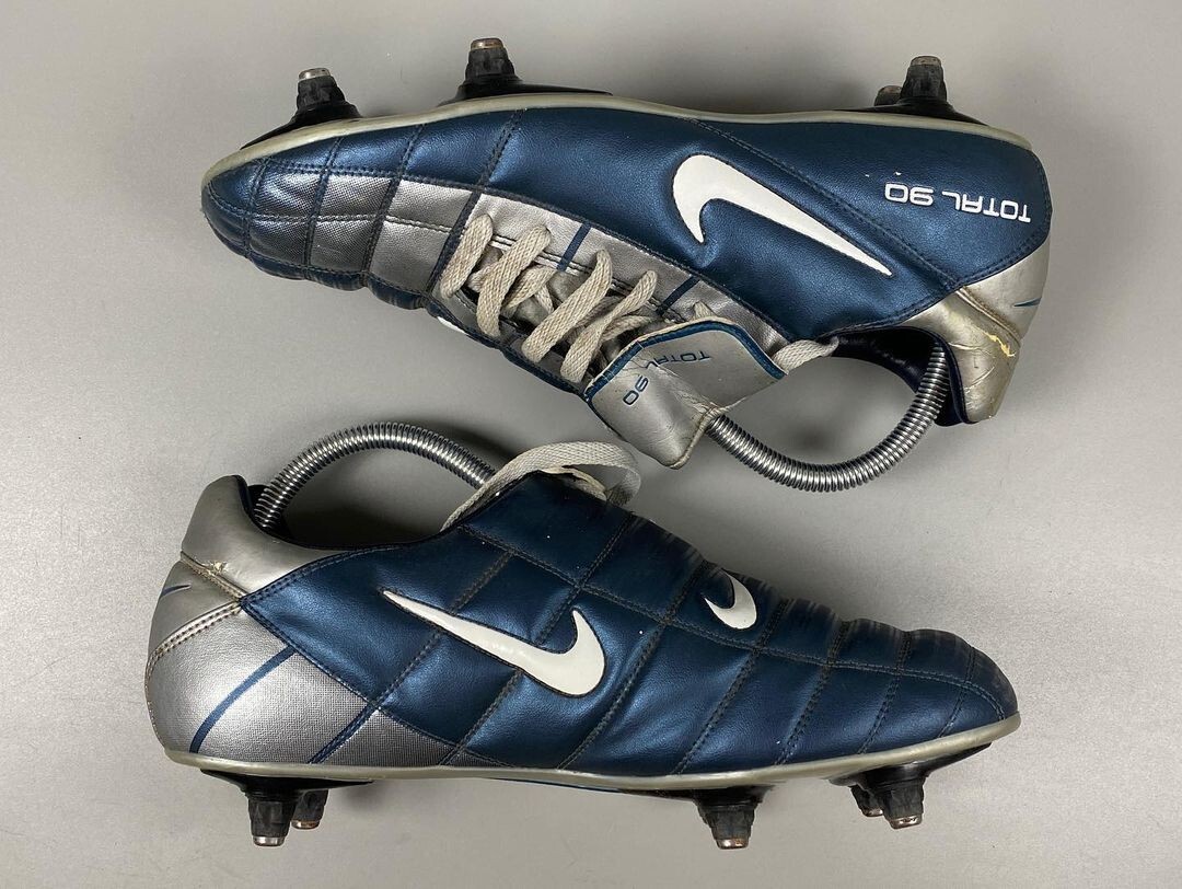 2002 Nike Total 90 II SG US 10 vintage soccer cleats