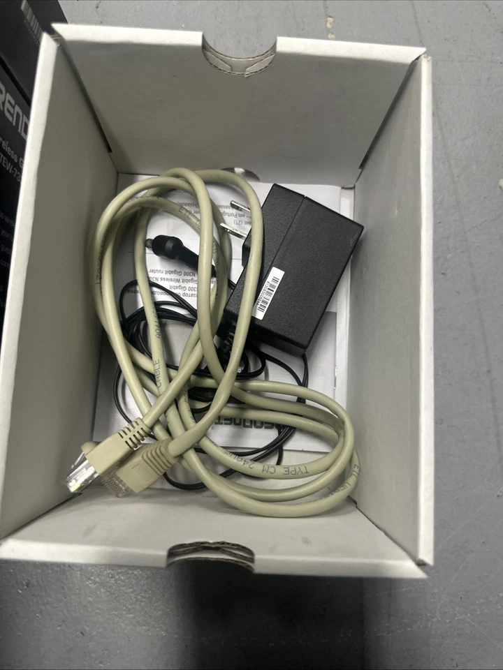 TRENDnet TEW-811DRU 300 Mbps 4-Port Gigabit Wireless N Router (TEW811DRU) - Image 3 of 3