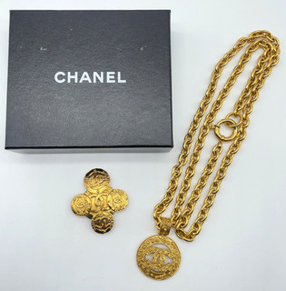 Auth Chanel Coco Mark 94A Gold Necklace/1234 Engraved Brooch W/Box SK040859