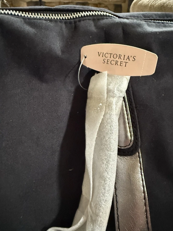 全新带标签,密封华丽复古维多利亚的秘密特大号行李黑色和银色 — 第 2/4 张图片