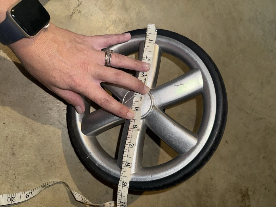 Piezas cochecito britax b-agile usado en excelente estado una rueda trasera libre de humo Foto 4 de 4