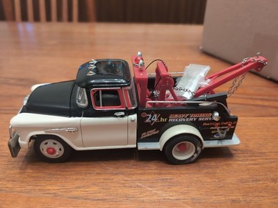 SAICO 1955 Chevrolet Cameo Tow Truck Mounted Black And White Heavy Towing