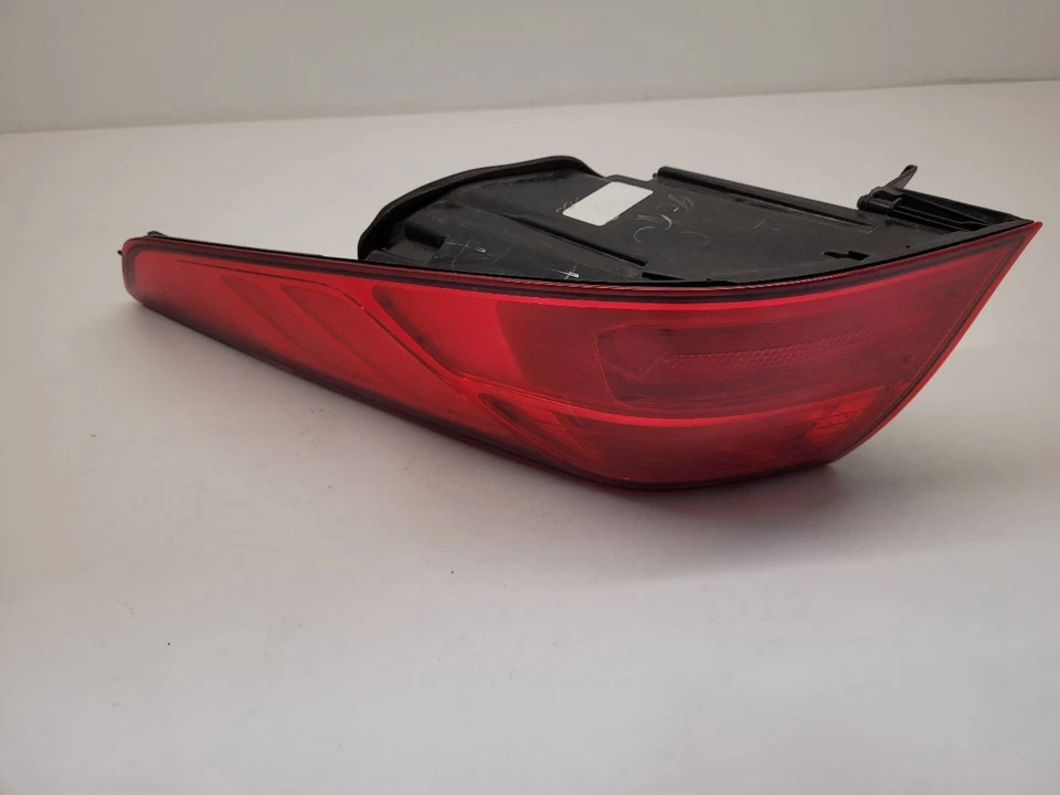 Luz trasera de pasajero KIA OPTIMA RH 2014 2015 construida en Estados Unidos incandescente 924024C500  Foto 2 de 4