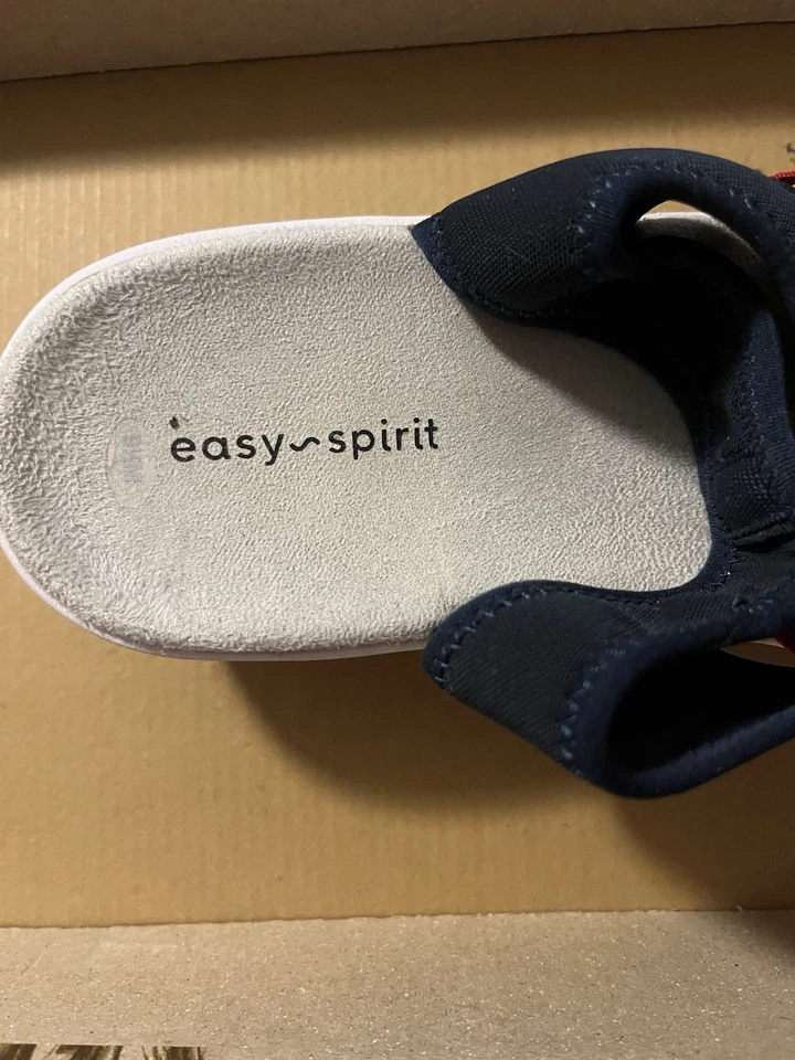 Sandalias Easy Spirit, con honda trasera. Rojo, blanco y azul. Talla 9 1/2 mediana. Foto 4 de 4