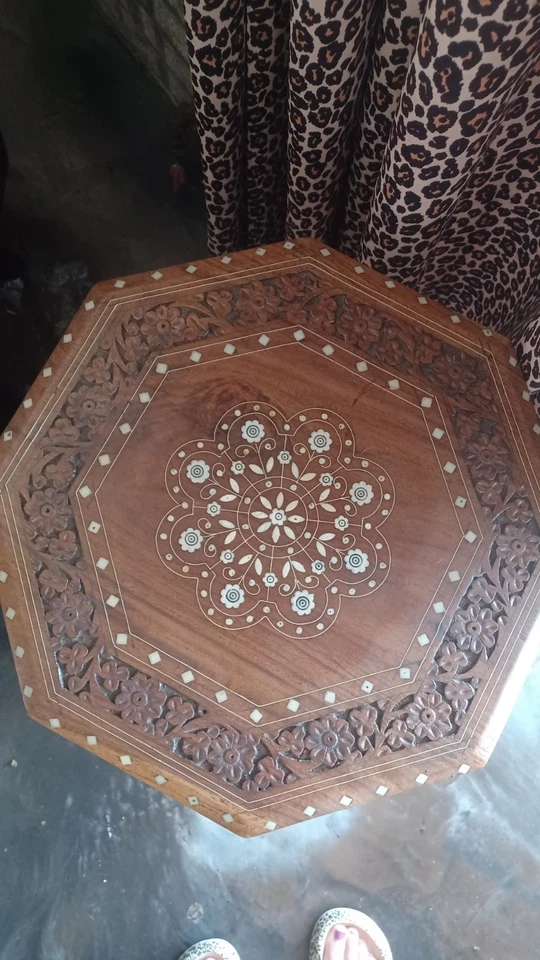 antigua mesa octágona siria con incrustación de madreperla. Foto 2 de 3